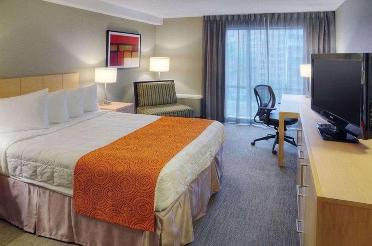 Quality Inn And Suites Montreal East Buitenkant foto